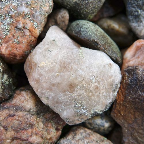 Psykologipalvelu Näkymä psykologin palvelut kuvituskuva vaalea kivi