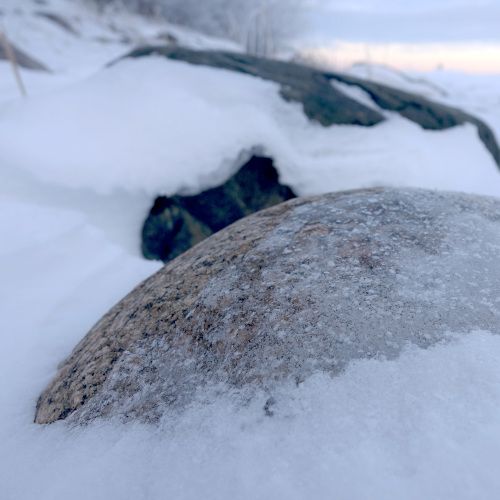 Psykologipalvelu Näkymä työnohjaus Kuvituskuva Jäätynyt kivi